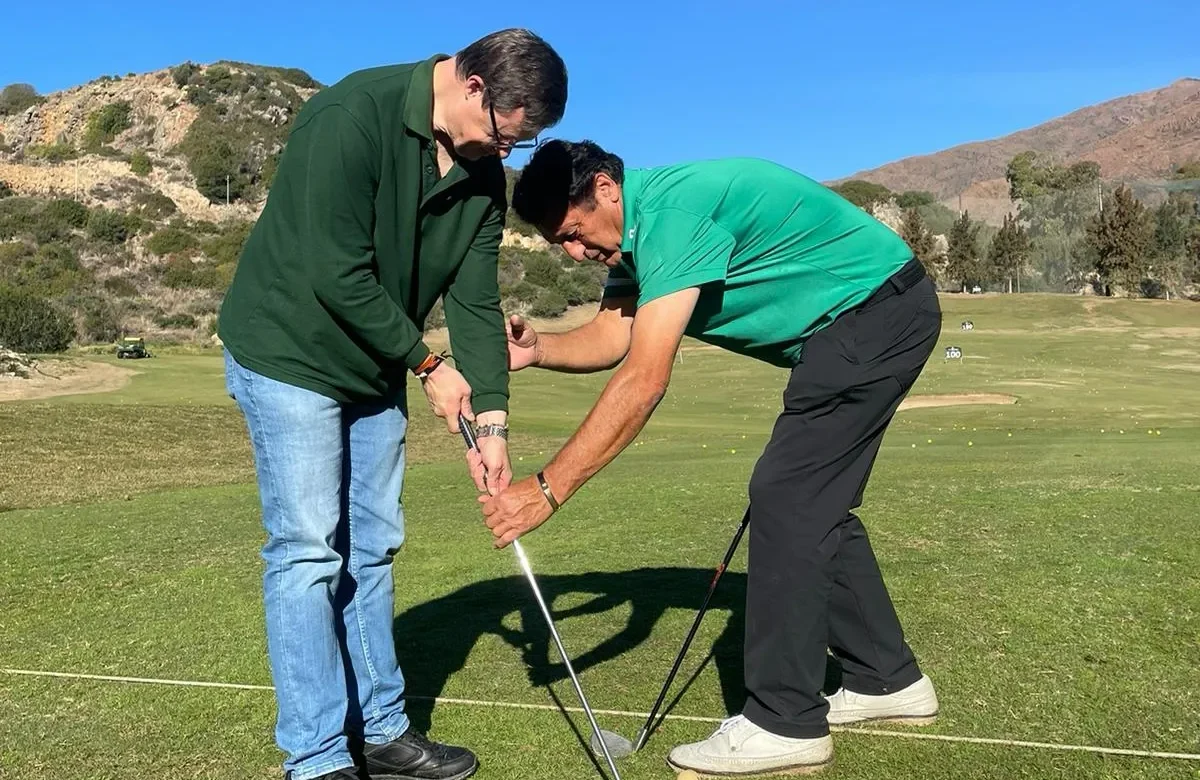 Valle Romano Golf & Resort y Fundación APRONA firman un Convenio para Promover el Golf Adaptado